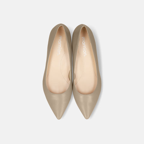 2026SS：iCoN COLORS：ポインテッドトゥ フラットシューズ（C20143）グレージュ/mamian（マミアン）