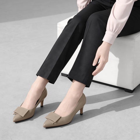 予約：2026SS：リボン付き ポインテッドトゥパンプス（m72027）グレージュ/mamian（マミアン）