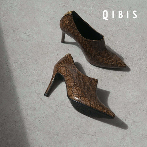 50%OFF：QIBIS：9cmヒール ポインテッドトゥ ブーティ（QM1023）パイソン柄/QIBIS（マミアン）